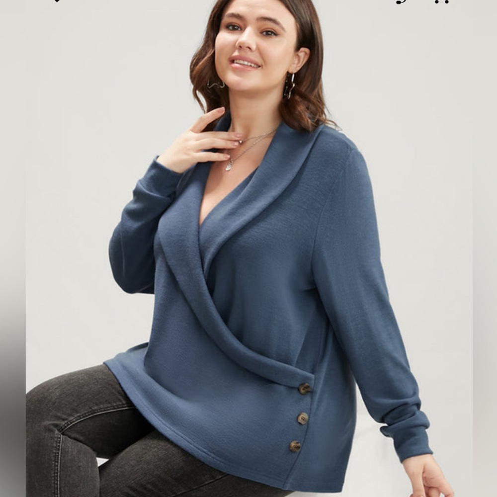 BloomChic Solid Button Sweatshirt